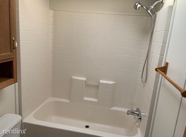 Building Photo - 30 Pineview Dr