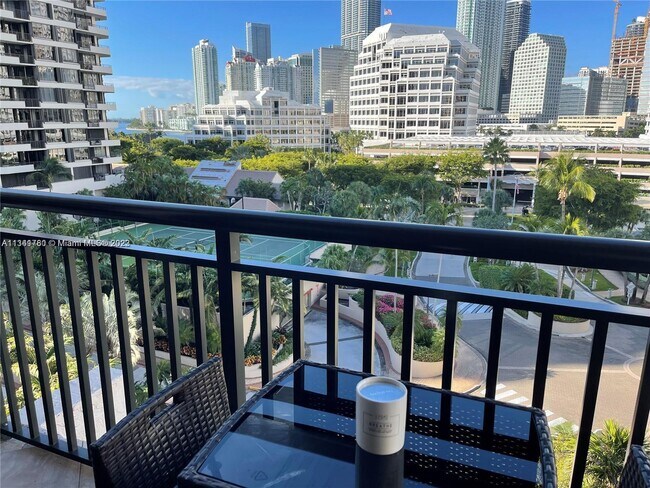 Building Photo - 540 Brickell Key Dr