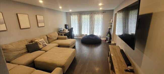 Foto del edificio - 9536 Elmwood Dr