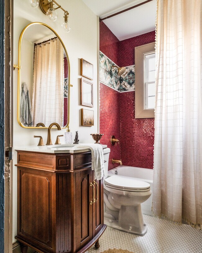 Foto del edificio - 713 Grandin Rd