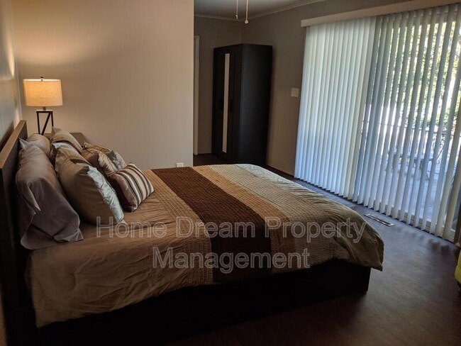 Building Photo - 1401 Bragg Rd