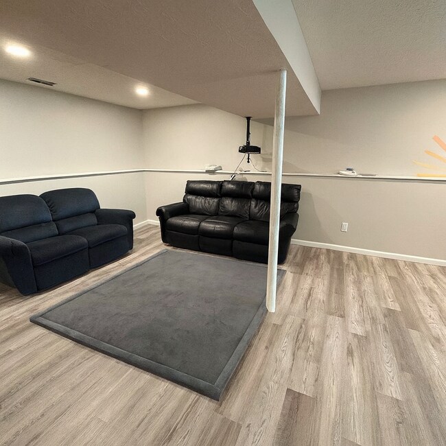 Foto del edificio - 3785 Farm Brook Ln