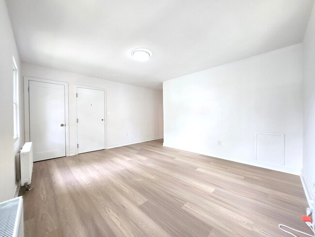 Building Photo - 4530 Avondale St