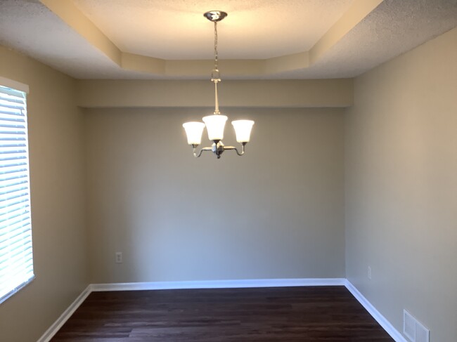 Building Photo - 848 Hunters Glen Drive