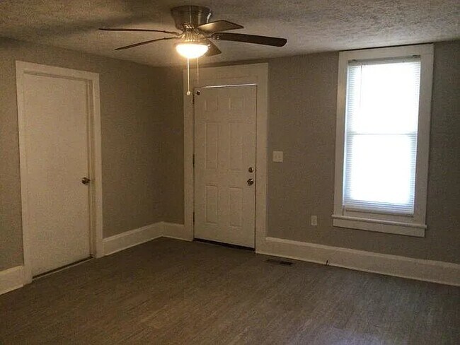 Building Photo - 9 Hemlock Dr