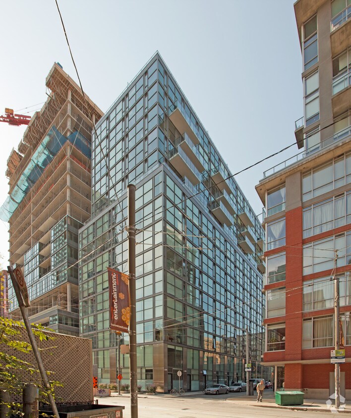 Glas Apartments 25 Oxley St Toronto, ON