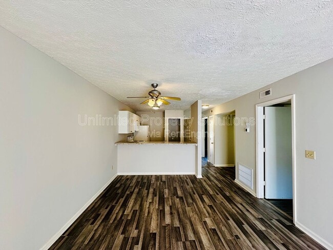 Building Photo - 215 Sunn Aire Ct