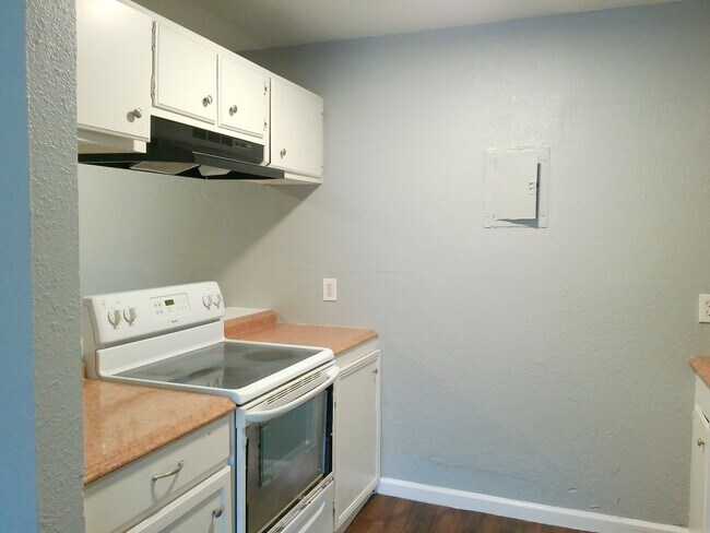 Building Photo - 2026 Waldron Rd