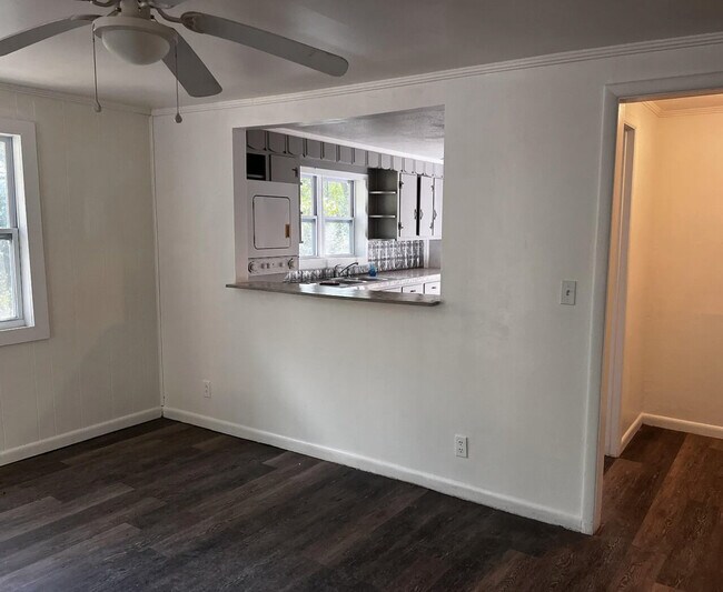 Building Photo - 320 Forest Dr