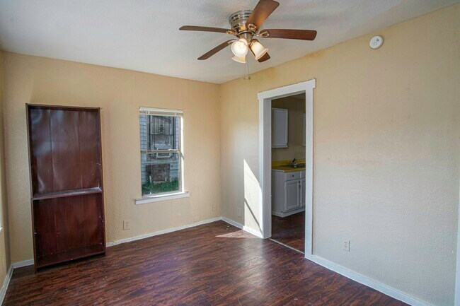 Foto del edificio - 819 Larry St