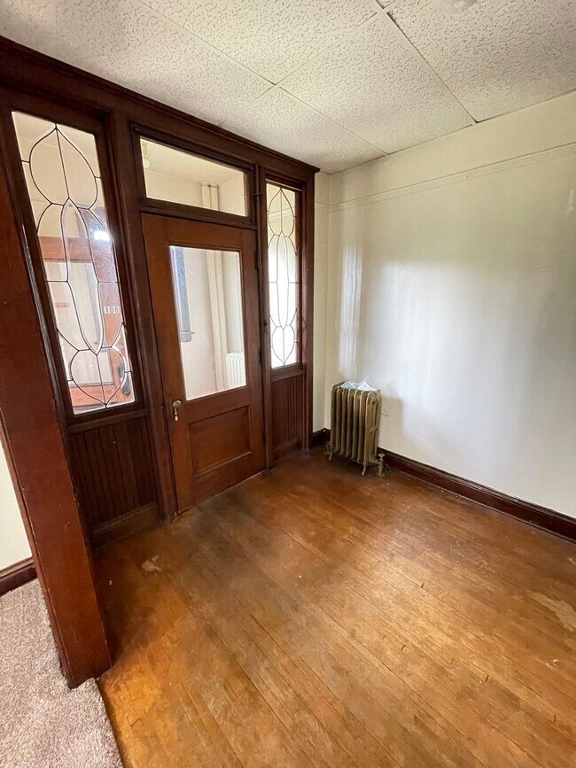 Foto del edificio - AVAILABLE AUGUST - 2 Bedroom 1 Bath Lower ...