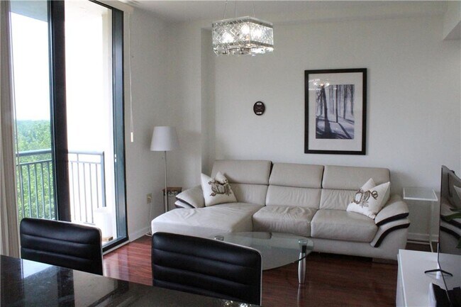 Foto del edificio - 3040 Peachtree Rd NW