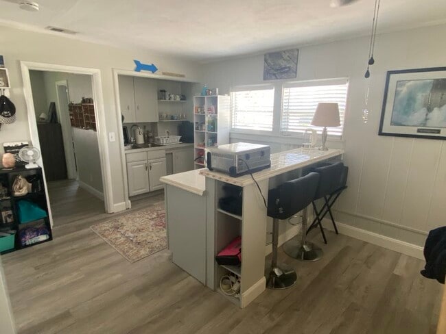Building Photo - 3913 Silver Palm Dr