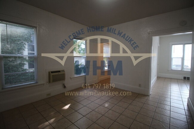 Building Photo - 1140 N 50th Pl