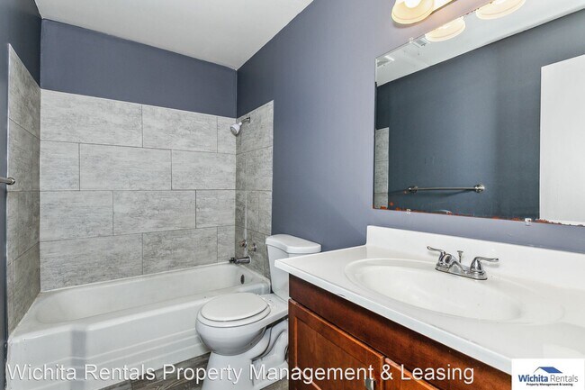 Building Photo - 3 br, 1 bath House - 1121 S. Everett St.