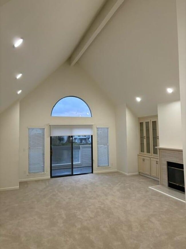 Building Photo - 12 Invincible Court (LO)