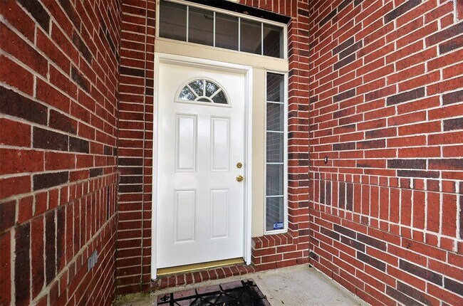 Building Photo - 19007 Country Square Dr