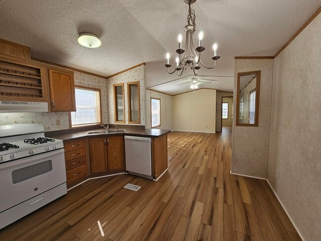 Building Photo - 28 Pine Cir