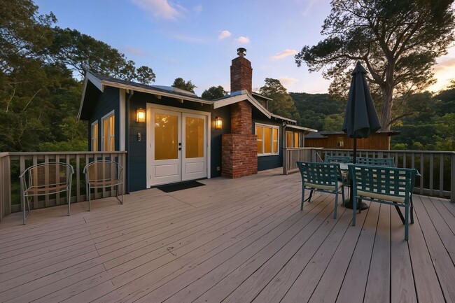 Building Photo - 4 Bed/2.5 Bath Multilevel Home with Amazing Views!