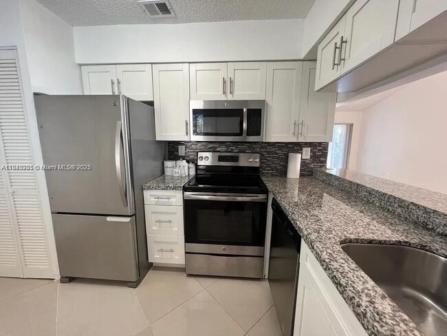 Building Photo - 9403 SW 138th Pl