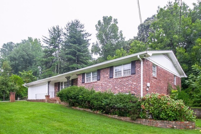 Foto del edificio - 849 Howard Ct SW