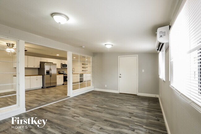 Building Photo - 5361 N 61st Dr