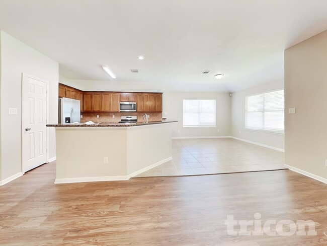 Foto del edificio - 3126 Lake Breeze Ln