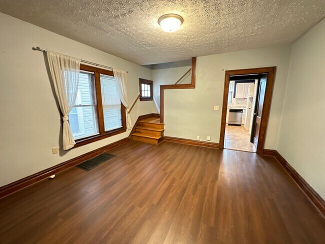 Foto del edificio - 178 E Tompkins St