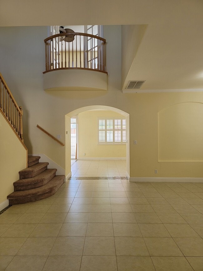 Building Photo - 382 Tennis Ct