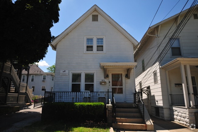 Building Photo - 812 Lawrence St