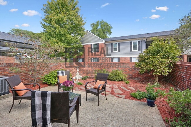 Foto del edificio - 5025 Hillsboro Pike