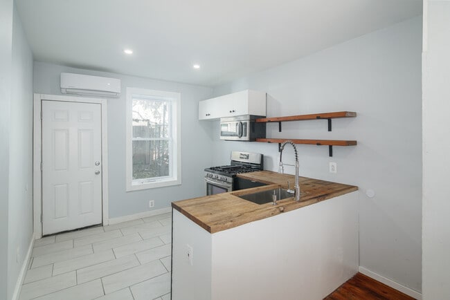 Building Photo - 2227 Sigel St