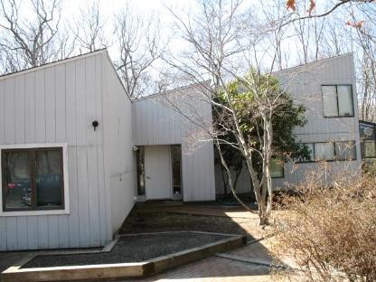 Building Photo - 7 Peconic Hills Dr