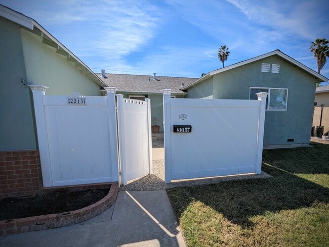 Building Photo - 2213 Newport Dr