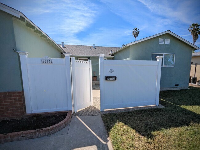 Foto del edificio - 2213 Newport Dr