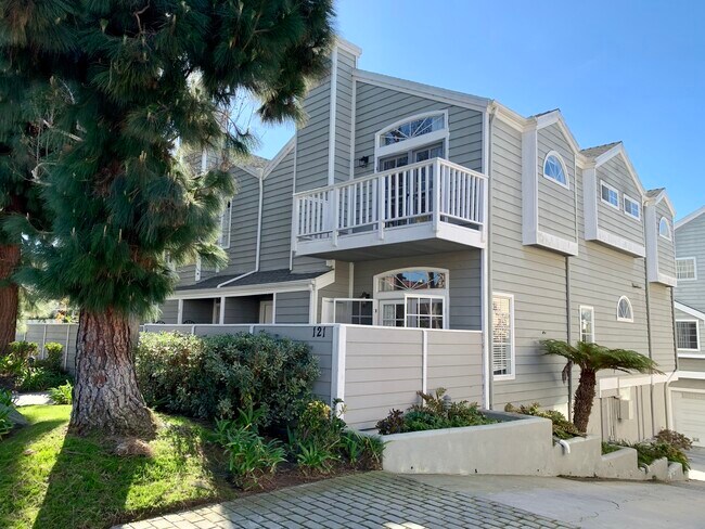 Building Photo - 121 S Lucia Ave