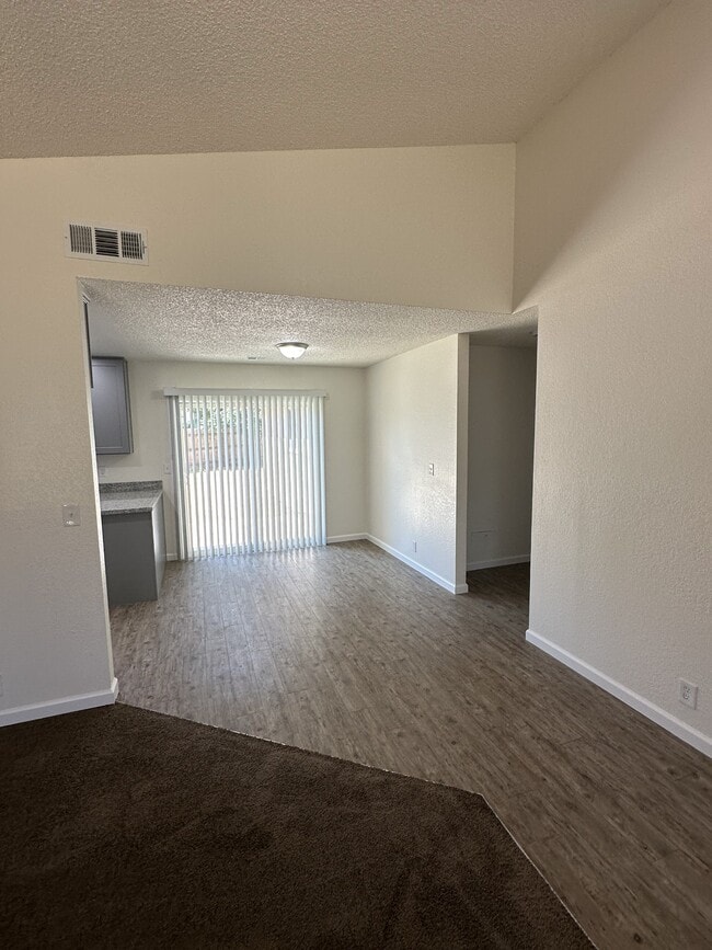 Foto del edificio - 1107 E Sunnyview Ave