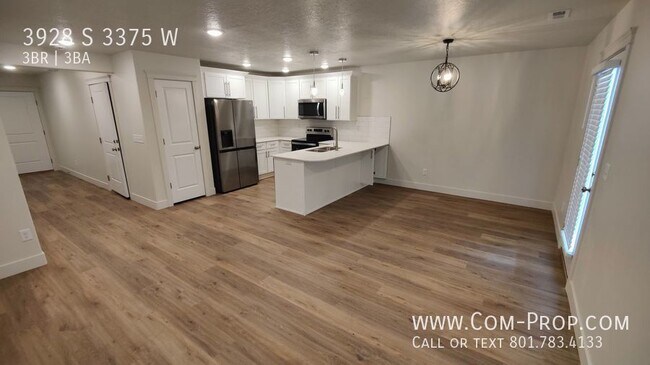 Building Photo - 3928 S 3375 W