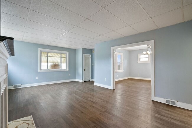 Building Photo - Recently Updated 3 Bedroom House In Penn H...
