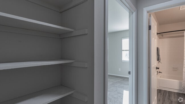 1BR,1BA,-836SF - Pines of York