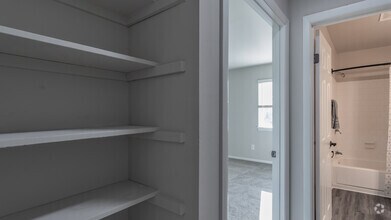 1BR,1BA,-836SF - Pines of York