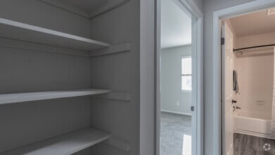 1BR,1BA,-836SF - Pines of York