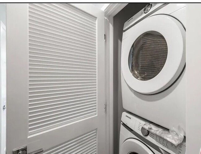 Building Photo - 1906 Overland Ave