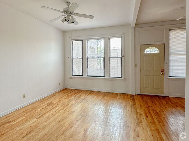 Building Photo - 3056 N Greenview Ave