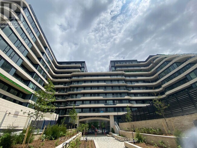 Photo du bâtiment - 8188 Yonge St