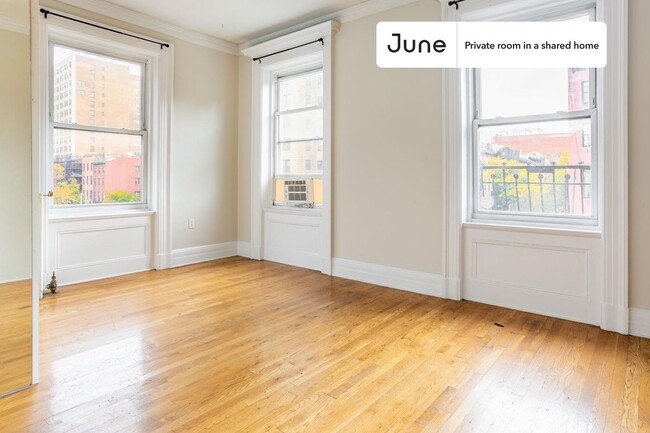 Building Photo - Private bedroom in 4 bed/1 bath Home