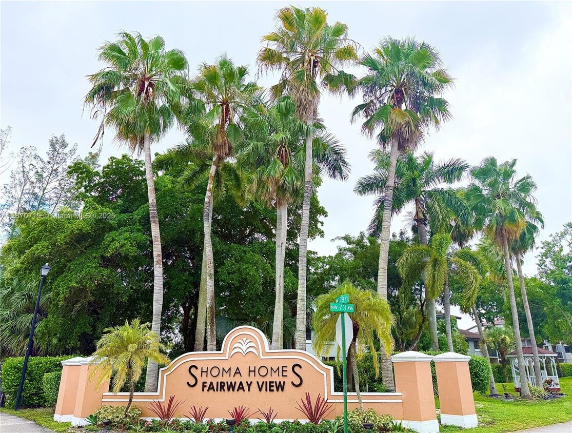 Foto principal - 17650 NW 73rd Ave