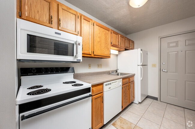 Studio - 480SF - Kitchen - Andrew Place Commons Apartments