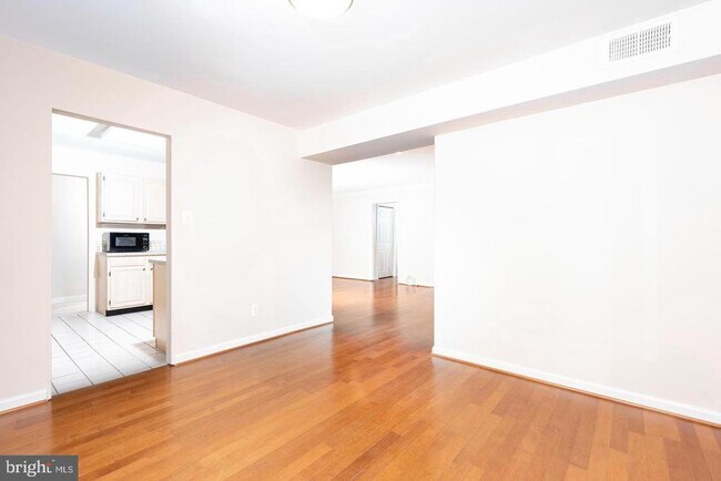 Foto del edificio - 5817 Edson Ln