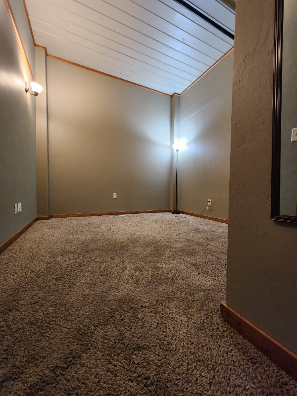 112 S Douglas St Unit Upstairs, Glendive, MT 59330 - Room for Rent in ...